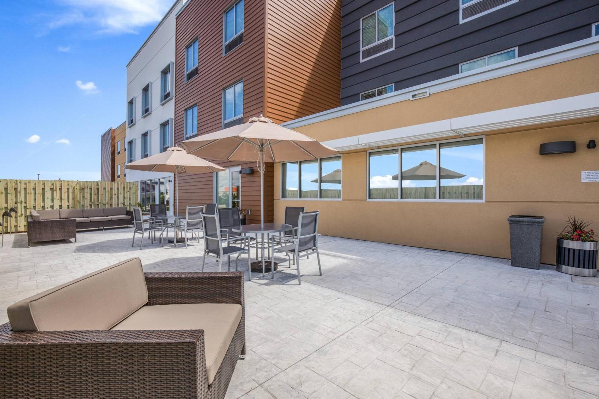 Fairfield Inn & Suites Whitewater Bagian luar foto
