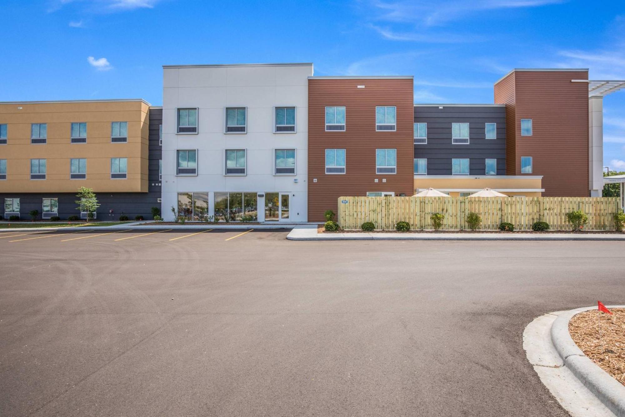 Fairfield Inn & Suites Whitewater Bagian luar foto
